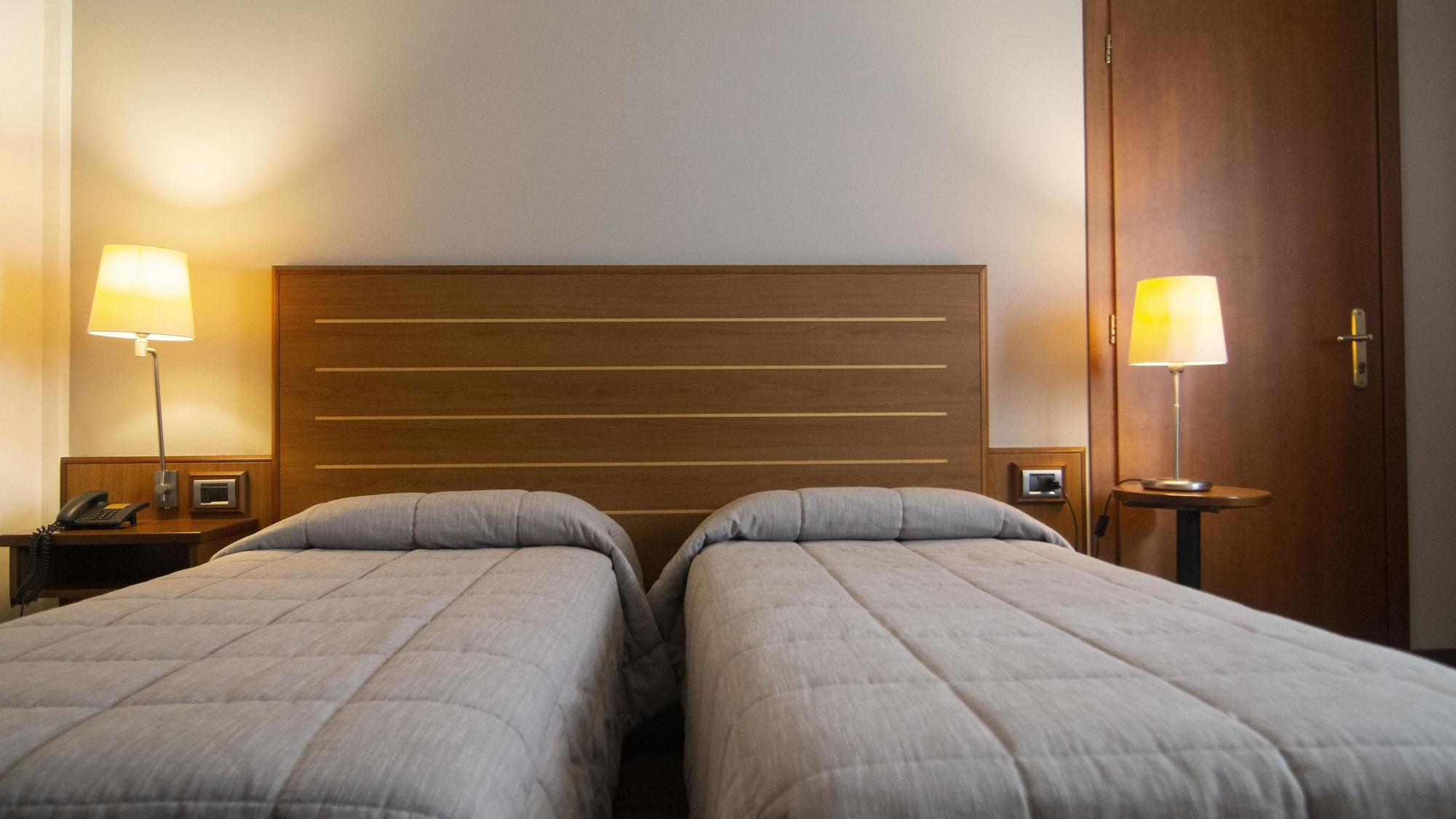 B&B Hotel Cuneo Cristal Ngoại thất bức ảnh
